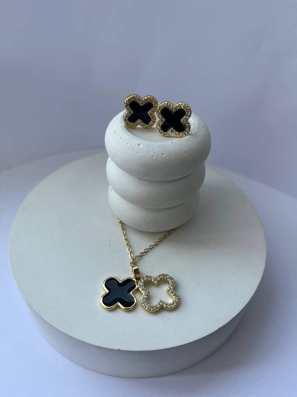 Набір (сережки та підвіска)