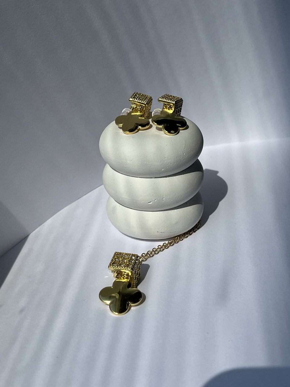 Набір (сережки та підвіска)